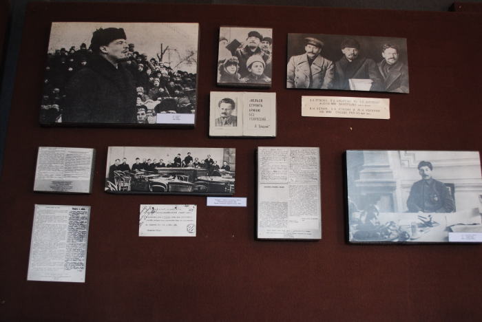 Na zdjęciu: partnerzy w zbrodni. Lenin, Stalin i Trocki. W Muzeum Stalina w Gori zostali przedstawieni jak bohaterowie. Pracownicy muzeum byli dumni ze Stalina.