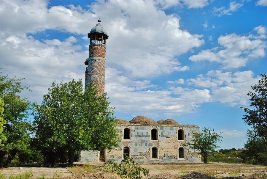 Jedna z ruin w zbombardowanym mieście Agdam. Agdam było na linii ognia podczas wojny między Armenią a Azrbejdżanem.