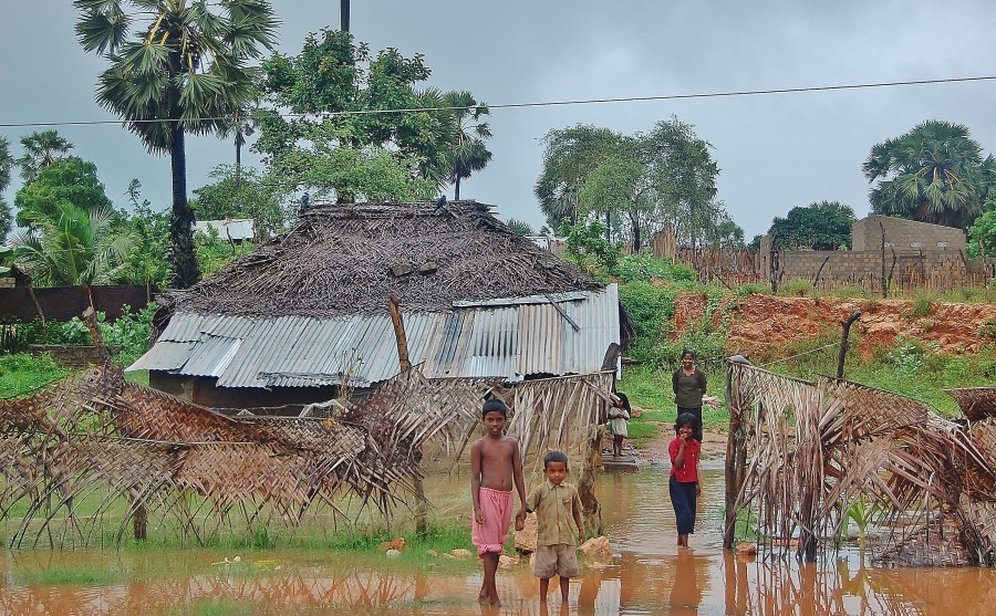 Powódź na Sri Lance to nie żarty, a wsie w tym kraju woda zalewa każdego roku. Trincomalee, Sri Lanka.