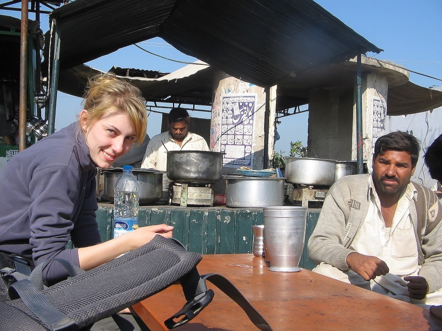 A meal on the Indian border in good company. Pakistan.