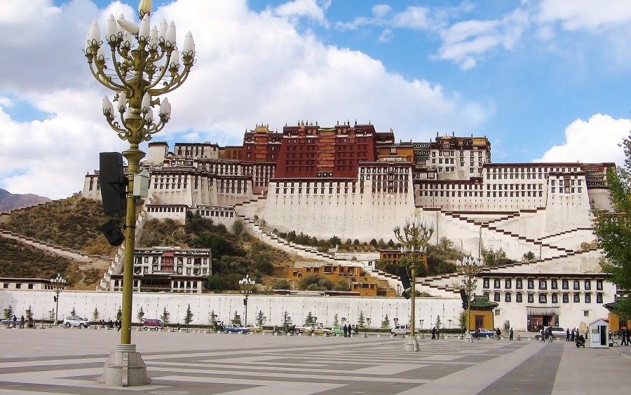 Tybet. Pałac Potala w mieście Lhasa.