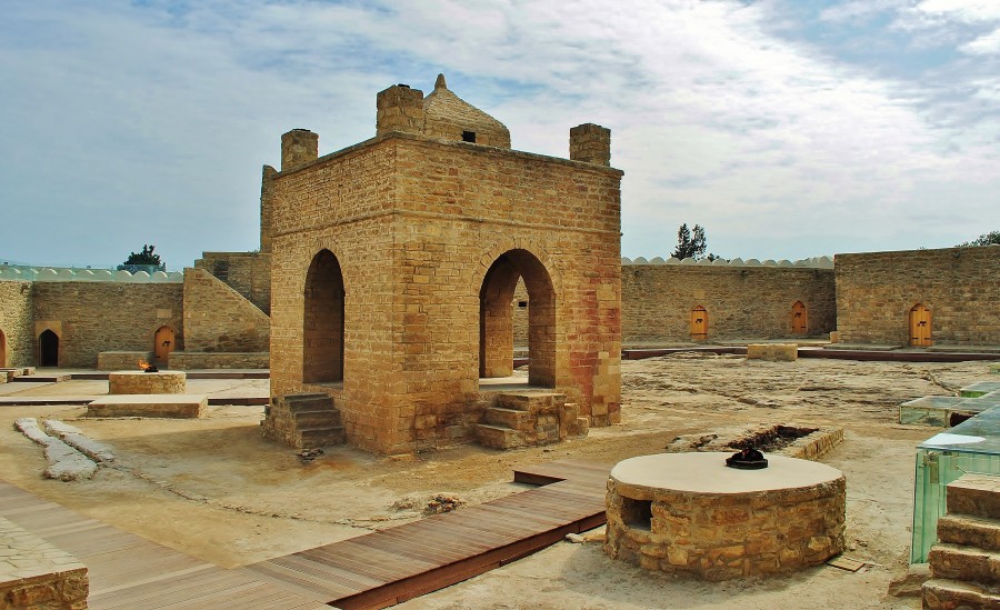 Atesgah - Świątyni Ognia na Peninsuli Abseron, niedaleko Baku. Azerbejdżan.