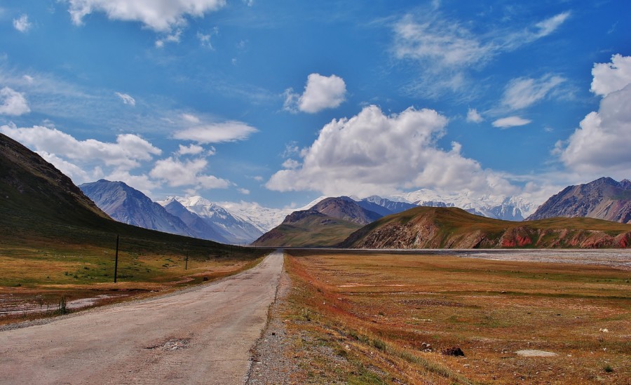 Trasa Pamirska dzielona z Tadżykistanem. Kirgistan.