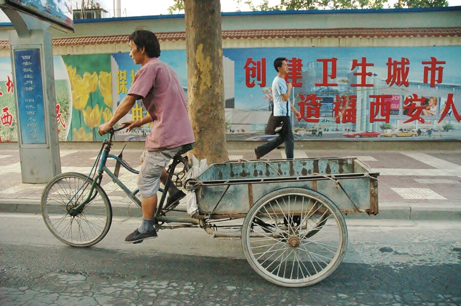 Jazda rowerami jest wciąż bardzo popularna w Chinach, o to nie dla przyjemności, jak w Europie, ale głównie w pracy. 