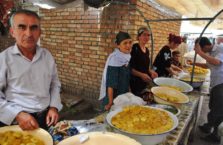 Tadżykistan - ludzie na bazarze.