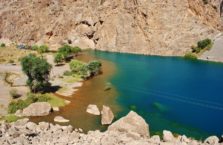 Tadżykistan - zimne jezioro Marguzor w Górach Fańskich.