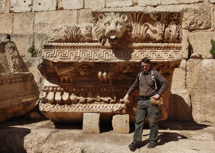 Ruiny rzymskie w Baalbek, ze sławną głową lwa. Liban.