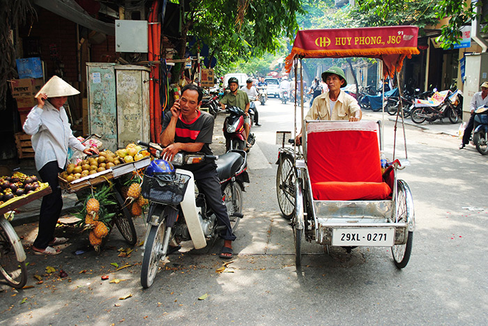Scena uliczna w Hanoi. Wietnam.