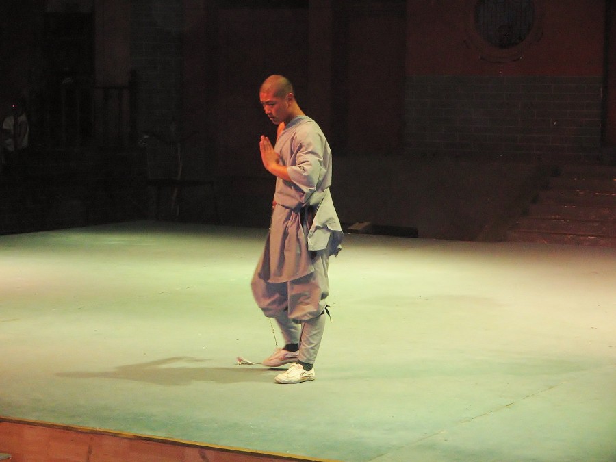 Mnich w klasztorze Shaolin. Chiny.