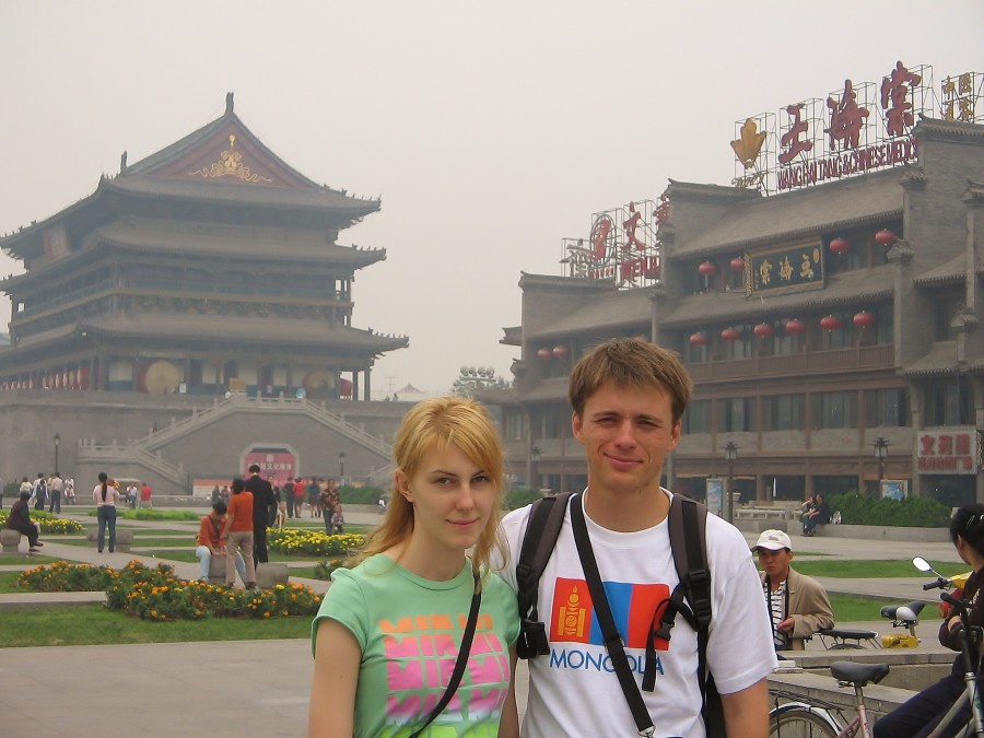 Z moją kompanką podróży w Xi'An, w Chinach.