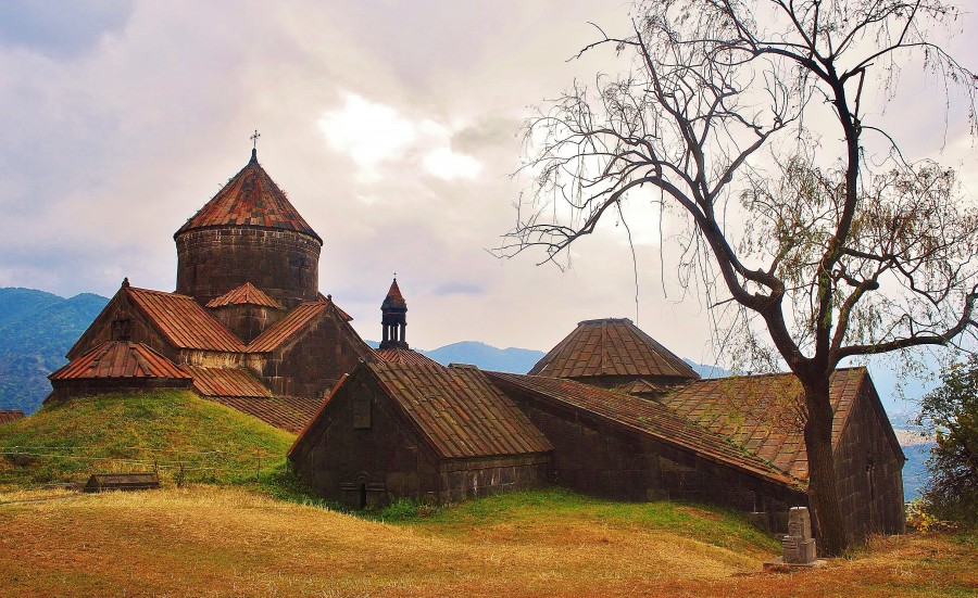 Piękny, nastrojowy kościół Haghpat, niedaleko miasta Alaverdi. Armenia.