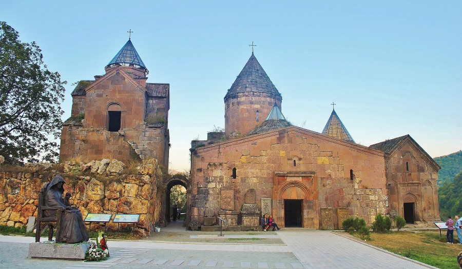 Kościoł Goshavank z XII wieku, położony w malowniczej scenerii. Prowincja Tavush, Armenia.