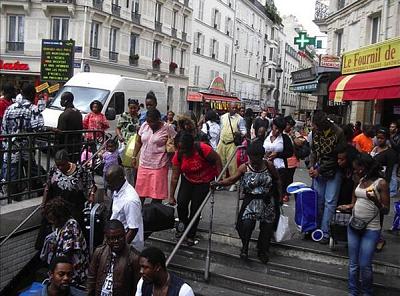 Paryż czarna imigracja multikulturowość
