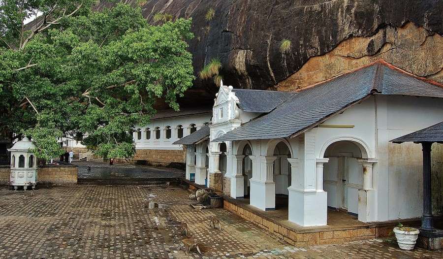 Wejście do jaskiń Dambulla. Sri Lanka.