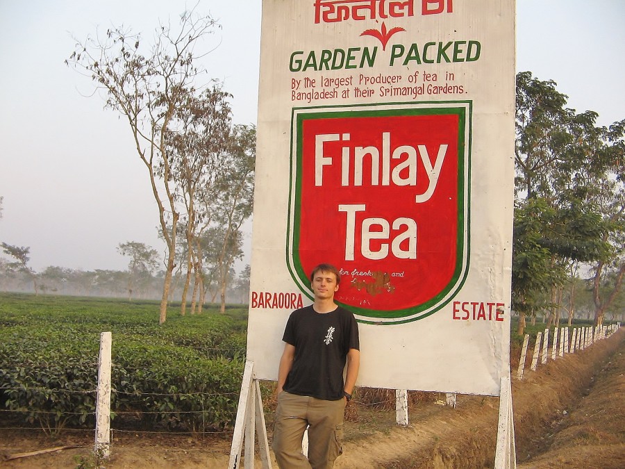 Za każdym razem gdy w Anglii wciskają nam wierutne kłamstwo o nazwie "fair trade" ogarnia mnie śmiech. Plantacja herbaty w Bangladeszu pokazuje najlepiej że tu nic jest "fair".