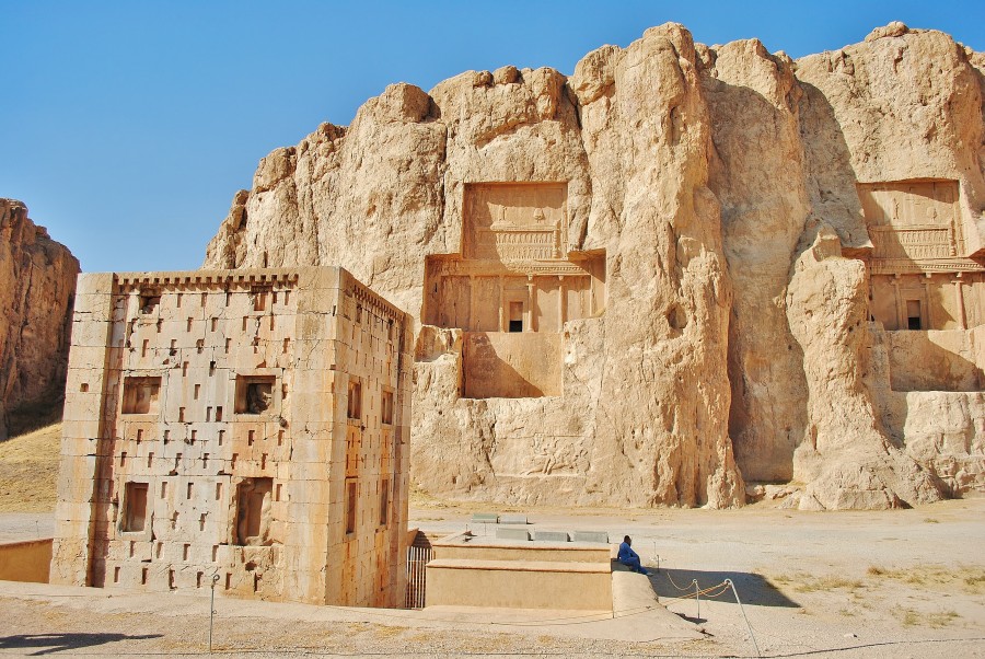 Naqsh-e Rostam to obiekt historyczny oraz archeologiczny, leżący 12km od antycznego Persepolis w Iranie. Naqsh-e Rostam jest także bogatą w sztukę nekropolią Imperium Perskiego.