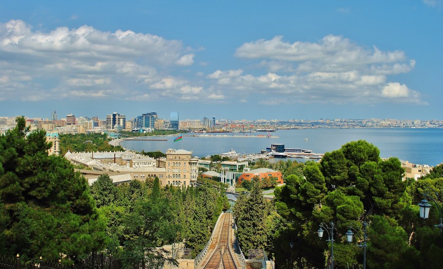Widok z góry na Baku i Morze Kaspijskie. Azerbejdżan.