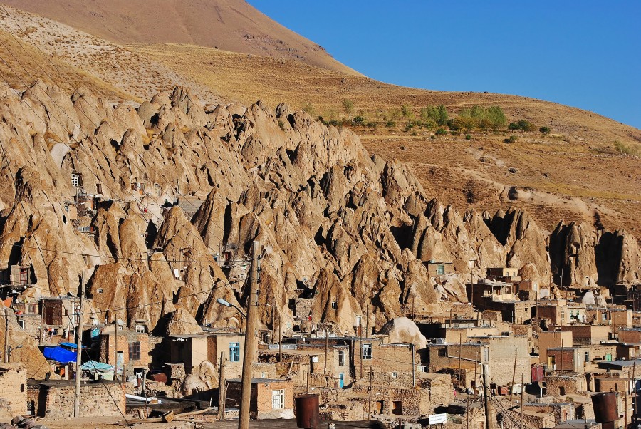 Kandovan, czy domy wyrzeźbione w skałach. Bardzo efektowne miejsce, podobne do Kapadocji w Turcji.