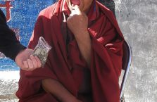 Tybet - brakuje zebów aby gryźć pestki.