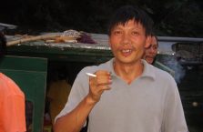 Mongolia - rybak z papierosem.