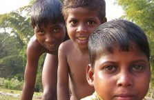 Bangladesz - chłopcy ze Srimangal.