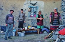 Azerbejdżan -ludzie na wsi.