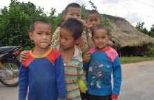 Laos - dzieci ze wsi, które spotkałem na drodze.
