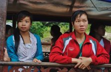 Laos - dziewczyny na bazarze.