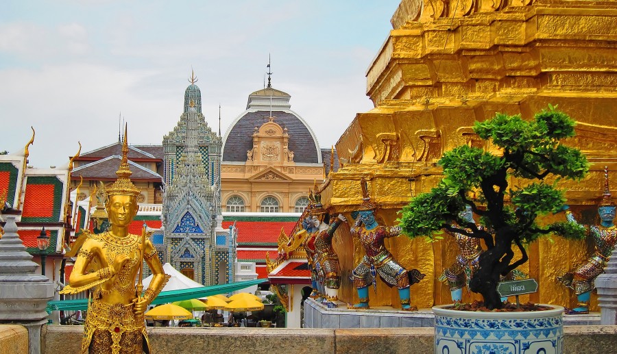 Detale na terenie świątyni Emeraldowego Buddy. Bangkok. Tajlandia.