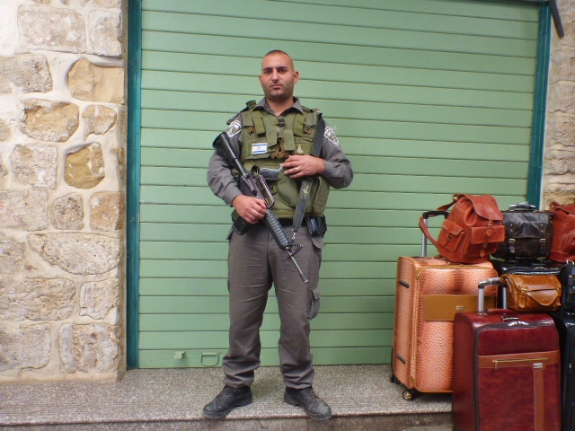 Żydowski policjant w Jerozolimie. Izrael/Palestyna.