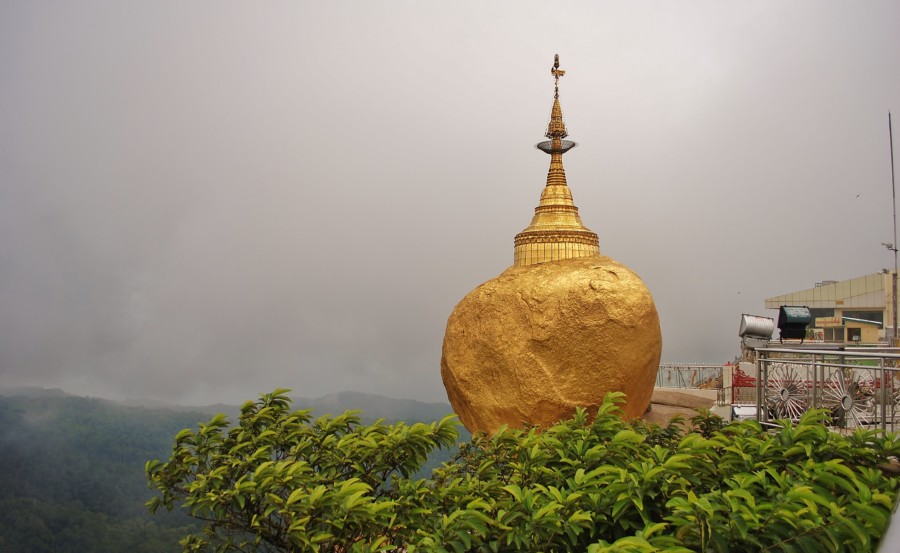 Kyaitkiyo - pagoda na skale.
