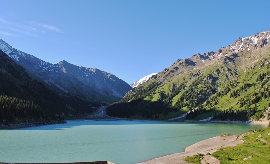 Wielkie jezioro Almaty.