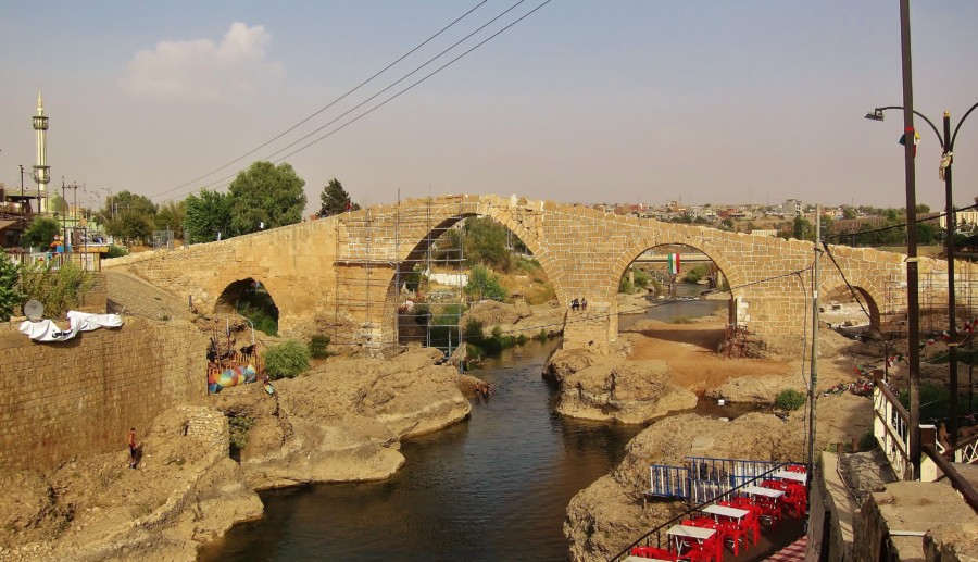 Zabytkowy most Delal w Zakho. Polecam rzekę na letnie kąpiele.