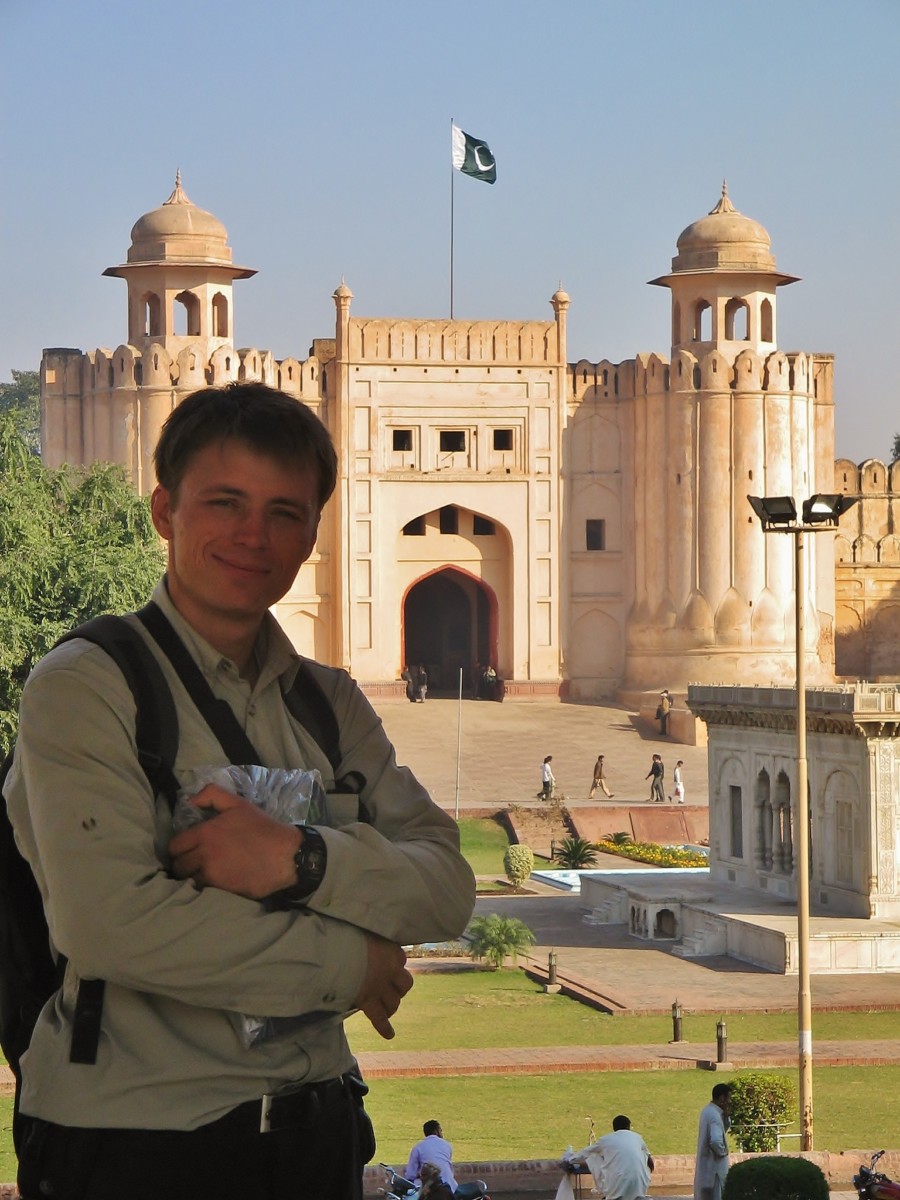 Przed fortem Shahi Qila w Lahore. Pakistan.