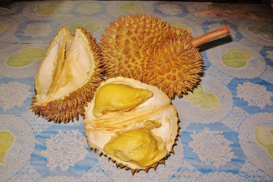 Przekrojony durian.