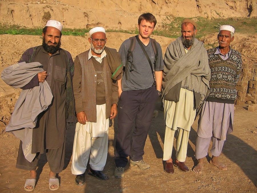 Z Afgańczykami w cegielni uchodźców afgańskich. Pakistan.
