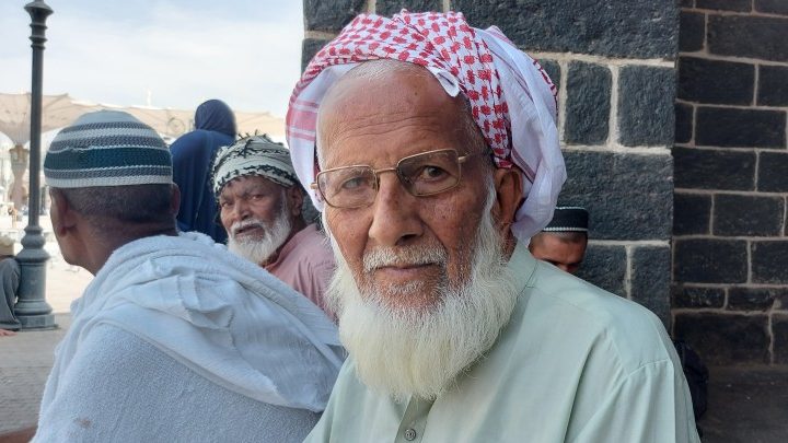 Stary saudyjski mężczyzna. Medyna, Arabia Saudyjska.
